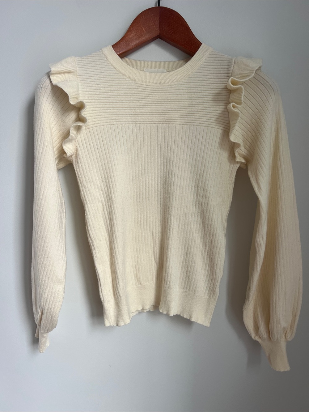 &merci | Women’s Ruffle Shoulder Ribbed Knit Top in Cream #MSW8663 Size S